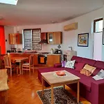 Vila Jasmin Acheloj